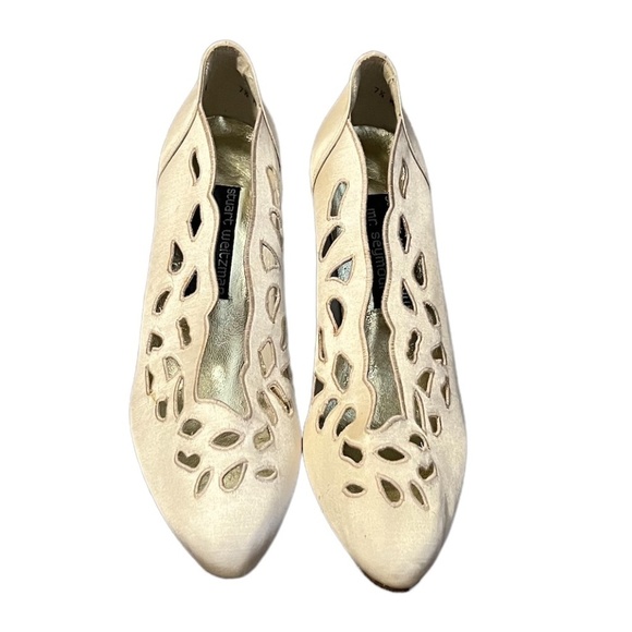 Vintage Stuart Weitzman for Mr. Seymour cream Satin Pump Size 7.5 M, Almond Toe - Picture 2 of 11